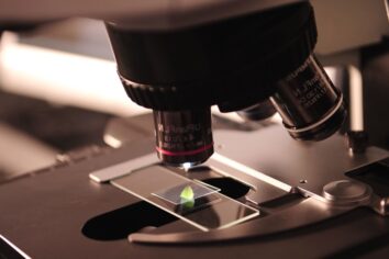 Screening neonatale: le prospettive future indicano un’integrazione crescente tra metodiche biochimiche e test genetici